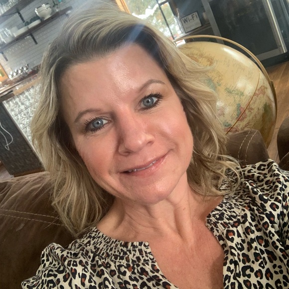 Meet your Posher, Amy Jo - Picture 4 of 6